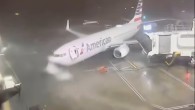 ABD’de, fırtına körükte bekleyen uçağı sürükledi