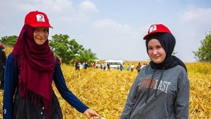 Gençler Kızılay Kampında Tarım ve Üretimi Yaşayarak Öğreniyor