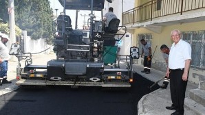 Karabağlar’da binlerce ton asfalt serildi