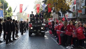 Kadıköy’de Büyük Cumhuriyet Yürüyüşü Öncesi Renkli Görüntüler
