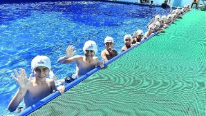 İzmir’de havuzlar kuruldu çocuklar mutlu