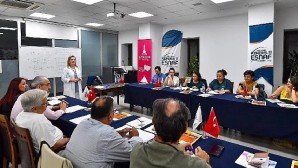 İzmir Büyükşehir Belediyesi’nden Kemeraltı esnafına İngilizce eğitimi