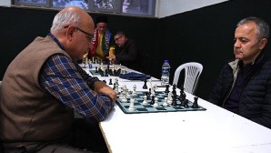 Dedeler ve torunlar satrançta yarıştı