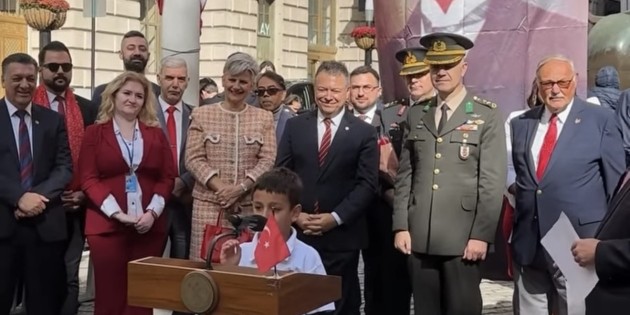 New York’ta Cumhuriyet Bayramı nedeniyle göndere Türk bayrağı çekildi