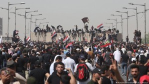 Irak’ta Sadr yanlıları yine meclisi bastı