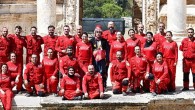 AKUT Denizli ekibi, “Zeybek” ile “AKUT Kırmızısı”nı buluşturarak 30 Ağustos’u kutladı