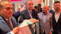 ABD’de Cumhurbaşkanı Erdoğan’a, Giresunspor forması hediye edildi