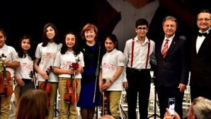 Bornovalı minik müzisyenler Cumhuriyet için çalacak
