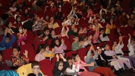 Aydın Büyükşehir Belediyesi Şehir Tiyatrosu tarafından düzenlenen “Hepimiz Biriz!” adlı oyun çocuklarla buluştu