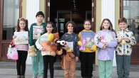İstanbullu Kardeşleri, Depremzede Arkadaşlarına Hediye Kitap Ve Oyuncak Gönderiyor “Çocuklar El Ele, Hediyeler Umuda ve Kardeşliğe!..”