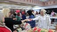 Bağcılarlı kadınlar, harçlıklarıyla depremzedeler için gıda kolisi hazırladılar