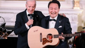 Güney Kore Devlet Başkanı Yoon, Beyaz Saray’daki akşam yemeğinde şarkı söyledi