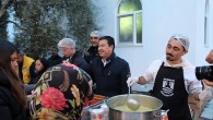 Bodrum Belediyesi’nin iftar programları kapsamında Karaova bölgesi mahallelerinde Başkan Aras ile vatandaşlar bir araya geldi
