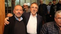 Nevşehir Belediye Başkanı Dr. Mehmet Savran, AK Parti İl Başkanı Ali Kemikkıran ile birlikte teravih namazı sonrasında vatandaşlara kandil simidi dağıttı