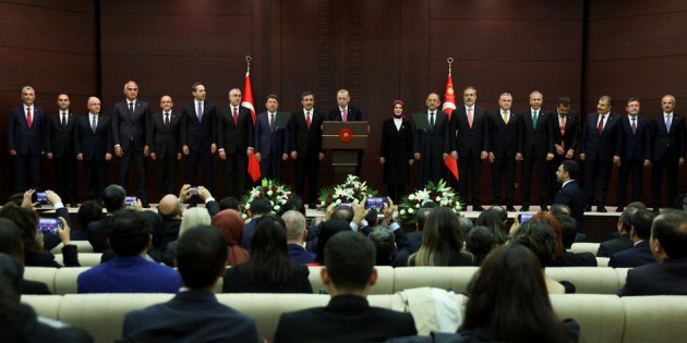 Cumhurbaşkanı Erdoğan yeni kabinesini açıkladı