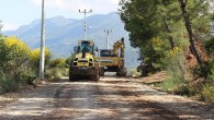Kumluca’da Erentepe grup yolunda asfalt öncesi hazırlık