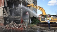 Fatih Mahallesi’ndeki 33 yıllık bina yıkıldı