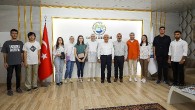 Başkan Esat Öztürk yeni üniversitelileri tebrik etti