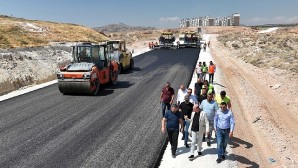 Selçuklu Belediye Başkanı Ahmet Pekyatırmacı, yıl içinde 150 bin ton sıcak asfalt dökeceklerini söyledi