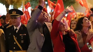Gemlik’te Cumhuriyet Coşkusu Cadde ve Meydanlara Sığmadı