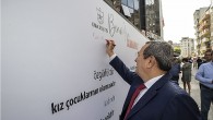 İzmirliler 100’üncü yılda duygularını Cumhuriyet Duvarına yazdı