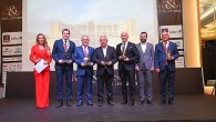 Başkan Batur’a Kent ve Başkan Ödülü