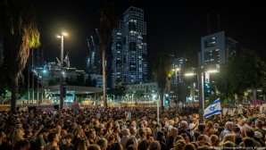 Benyamin Netanyahu’nun evinin önünde protesto gösterisi