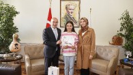 Dünya birincisi İzmirli Zümra Başkan Soyer’le buluştu