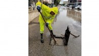 İzmir Büyükşehir Belediyesi ekipleri yağmur mesaisinde