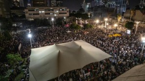 Gazze’de ateşkes isteyen İsrailliler Tel Aviv’de yine gösteri düzenledi