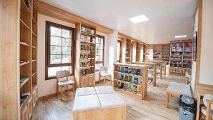 İzmir’in 24 saat yaşayan 100. Yıl Kitap Kafe ve Kütüphanesi açıldı